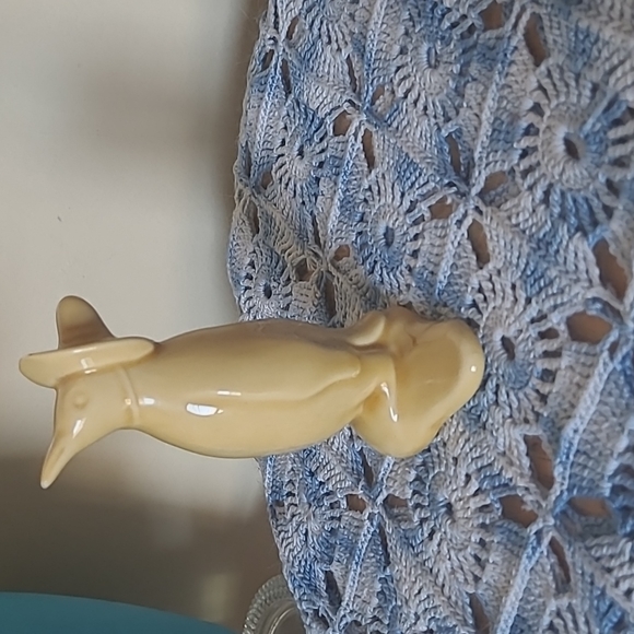 Canadiana Pottery Yellow Penguin - Picture 2 of 4